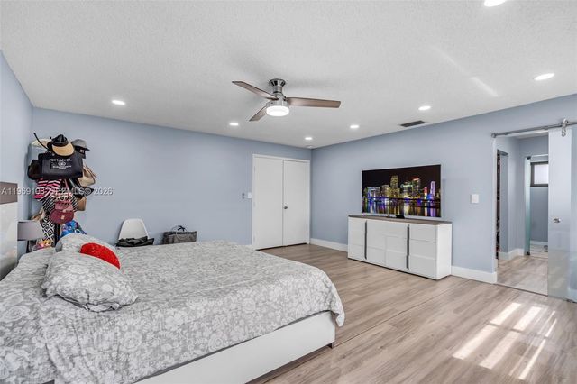 6325 NW 200th St, Hialeah, FL 33015