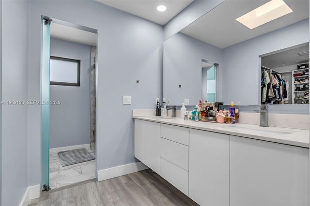 6325 NW 200th St, Hialeah, FL 33015