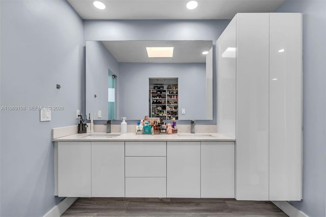 6325 NW 200th St, Hialeah, FL 33015