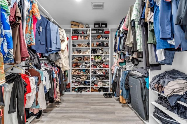 6325 NW 200th St, Hialeah, FL 33015