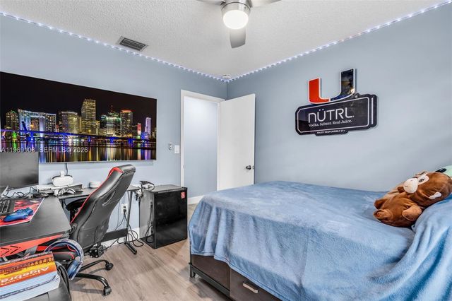 6325 NW 200th St, Hialeah, FL 33015