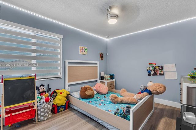 6325 NW 200th St, Hialeah, FL 33015