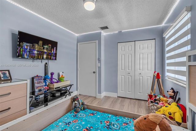 6325 NW 200th St, Hialeah, FL 33015