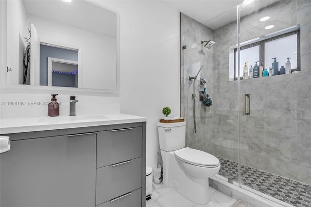 6325 NW 200th St, Hialeah, FL 33015