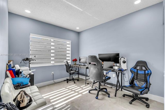 6325 NW 200th St, Hialeah, FL 33015