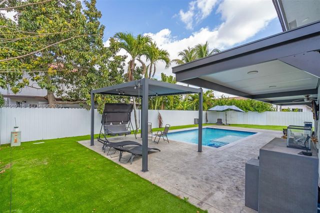 6325 NW 200th St, Hialeah, FL 33015