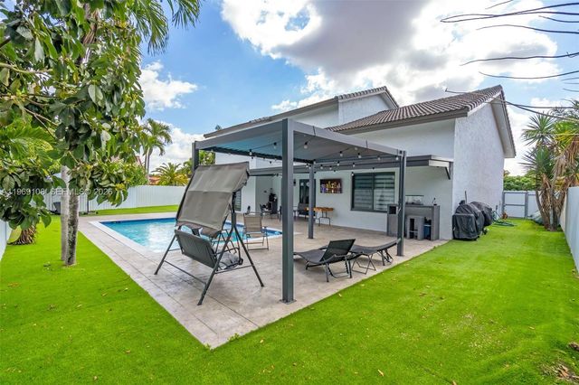 6325 NW 200th St, Hialeah, FL 33015