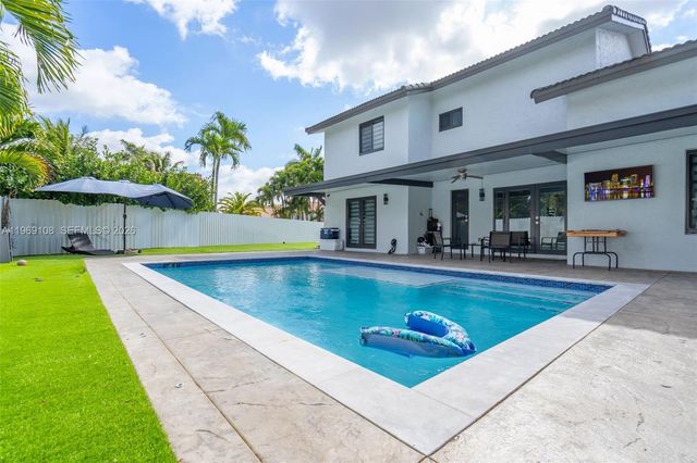 6325 NW 200th St, Hialeah, FL 33015