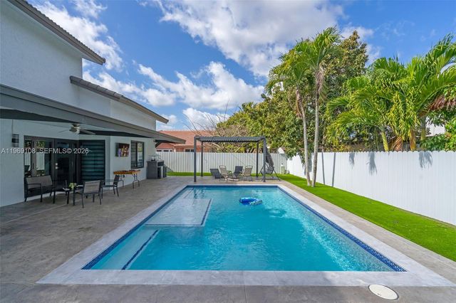 6325 NW 200th St, Hialeah, FL 33015