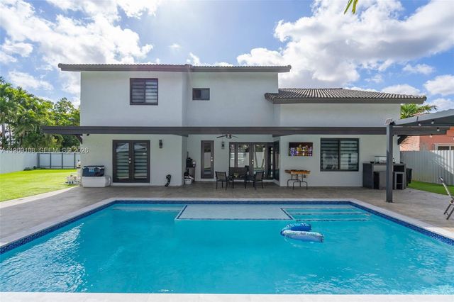 6325 NW 200th St, Hialeah, FL 33015