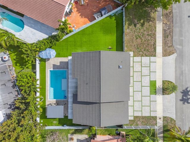 6325 NW 200th St, Hialeah, FL 33015