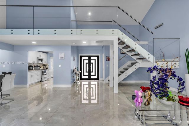 6325 NW 200th St, Hialeah, FL 33015