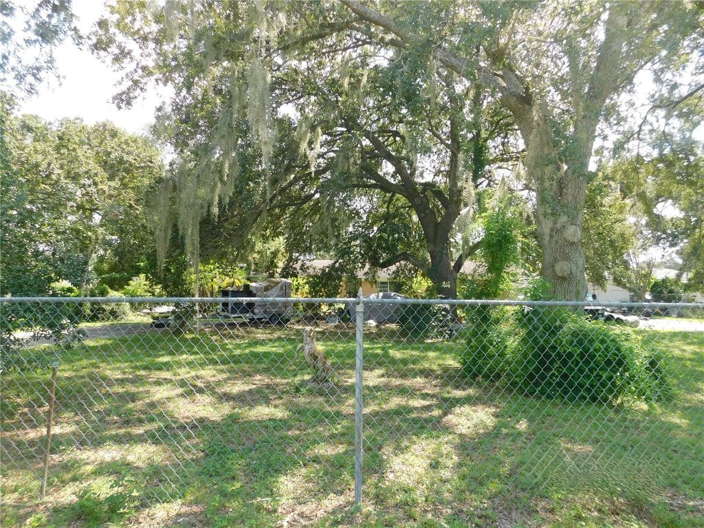 915 E CLAY AVENUE, Brandon, FL 33510