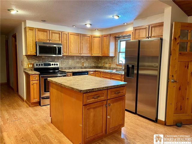 2323 West Lake Road, Busti, NY 14710