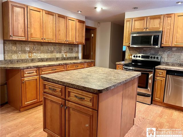 2323 West Lake Road, Busti, NY 14710