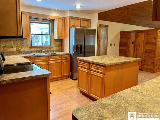 2323 West Lake Road, Busti, NY 14710