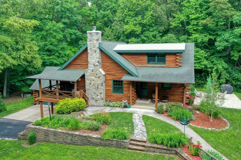 N128W12985 Highland ROAD, Germantown, WI 53022