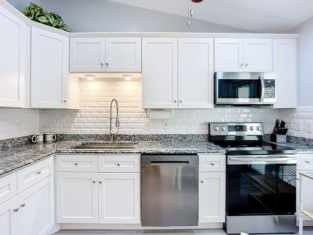 2907 OAK LANE, Bradenton, FL 34209