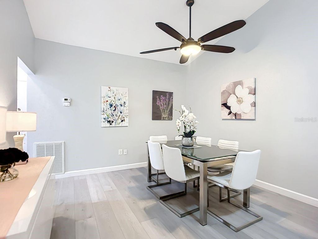 Image 11 of property listing at 2907 OAK LANE, Bradenton, FL 34209