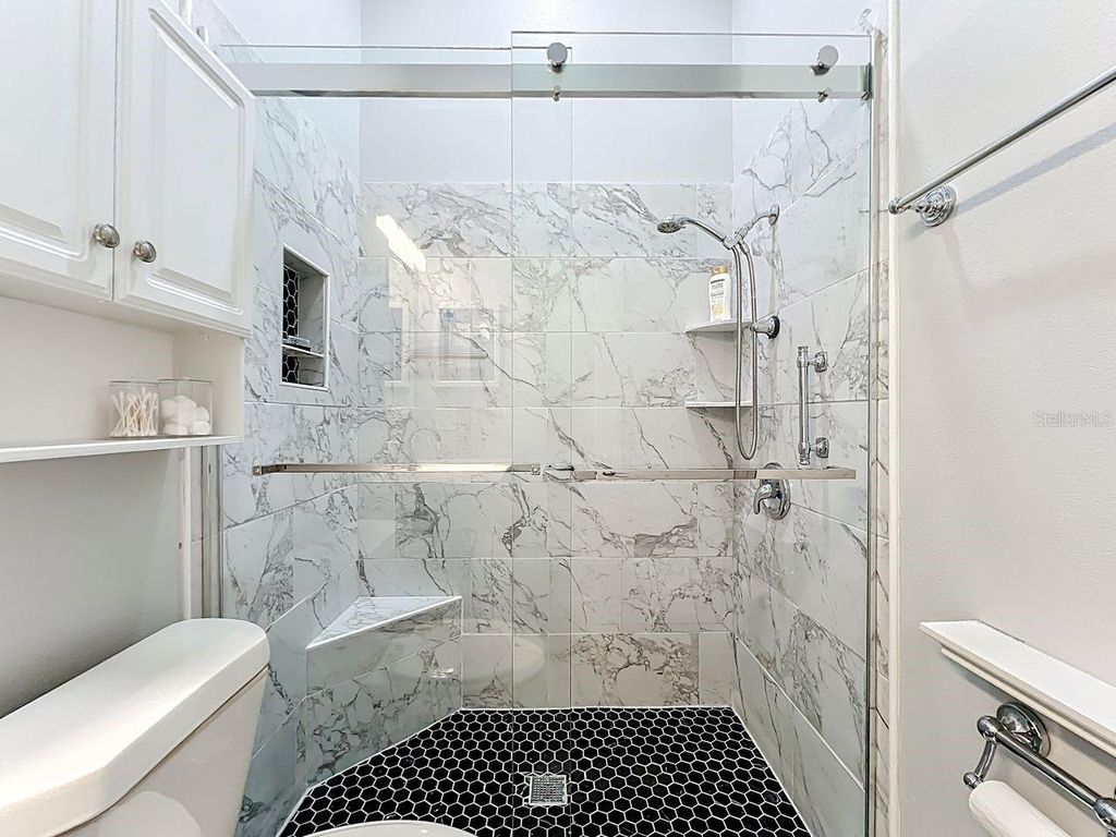 Image 20 of property listing at 2907 OAK LANE, Bradenton, FL 34209