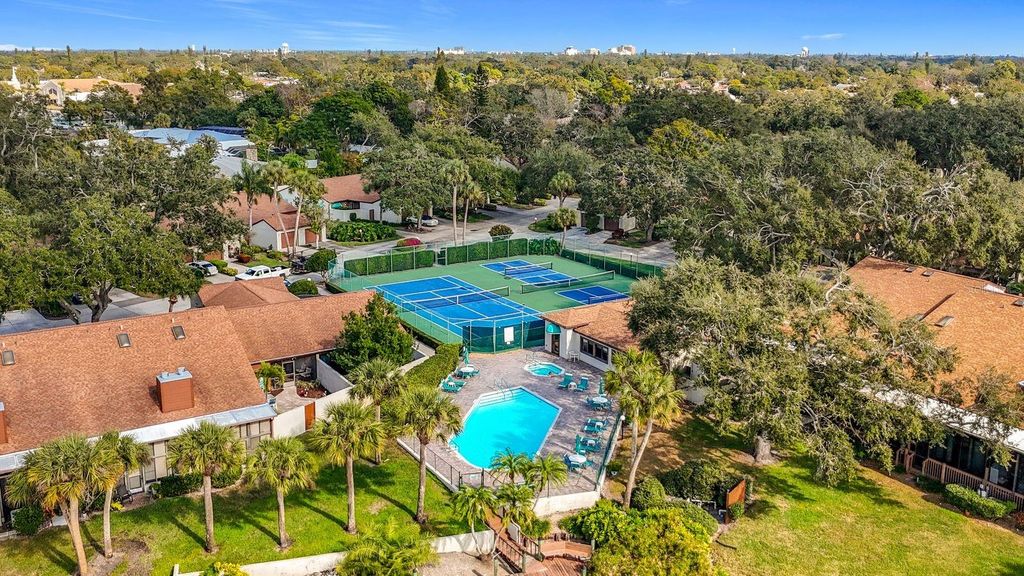 Image 35 of property listing at 2907 OAK LANE, Bradenton, FL 34209