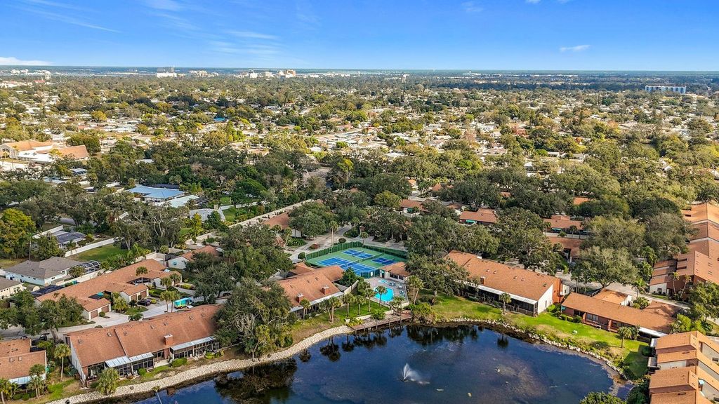 Image 39 of property listing at 2907 OAK LANE, Bradenton, FL 34209