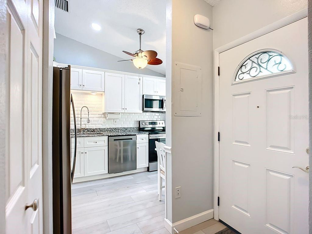 Image 5 of property listing at 2907 OAK LANE, Bradenton, FL 34209