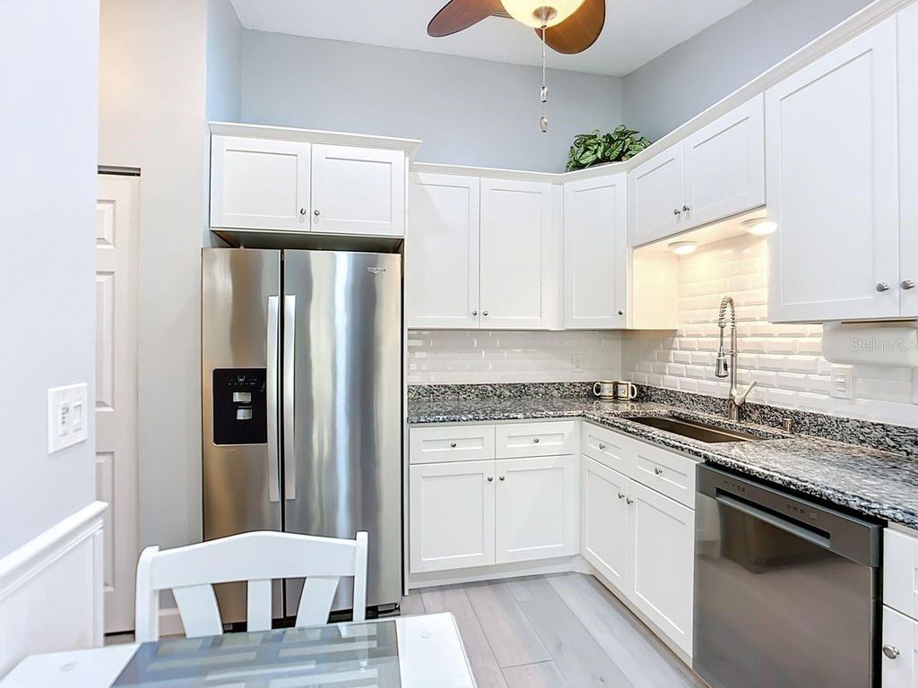 Image 7 of property listing at 2907 OAK LANE, Bradenton, FL 34209