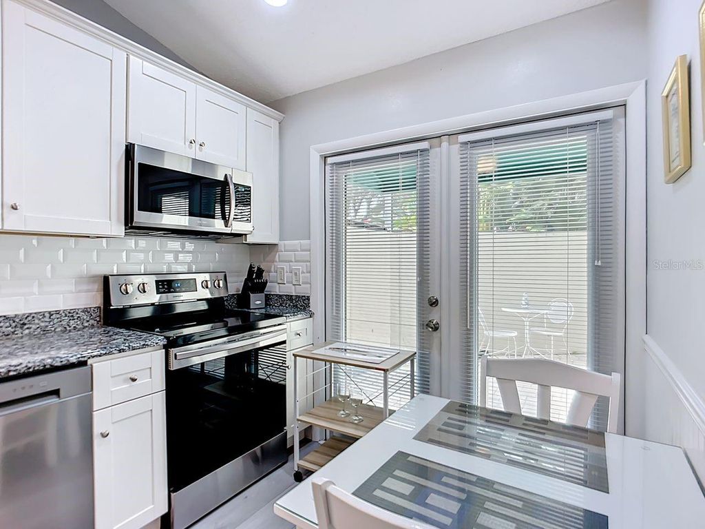 Image 9 of property listing at 2907 OAK LANE, Bradenton, FL 34209