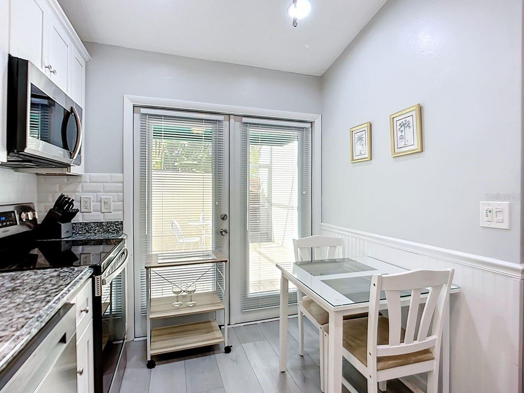 Image 10 of property listing at 2907 OAK LANE, Bradenton, FL 34209