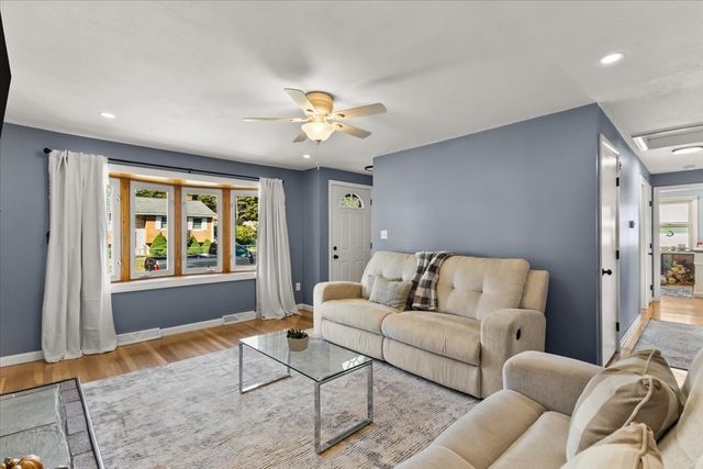 109 Lincoln Rd, Rockland, MA 02370