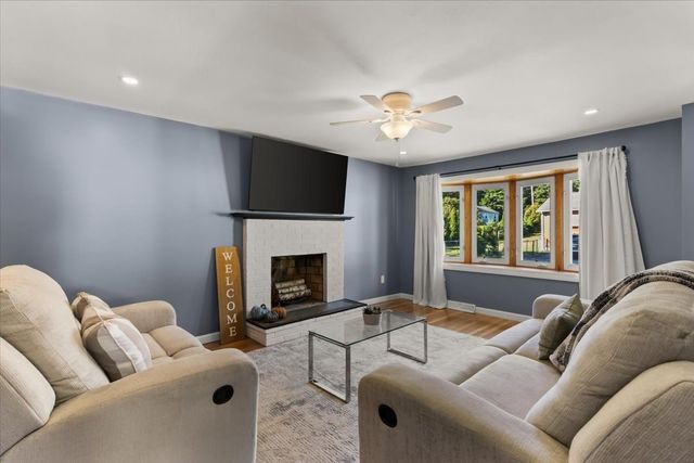 109 Lincoln Rd, Rockland, MA 02370