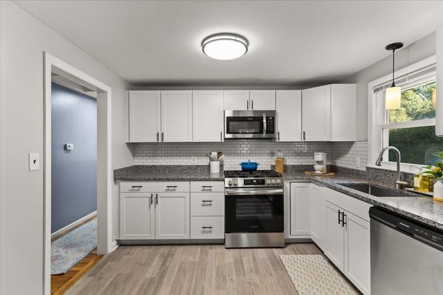 109 Lincoln Rd, Rockland, MA 02370