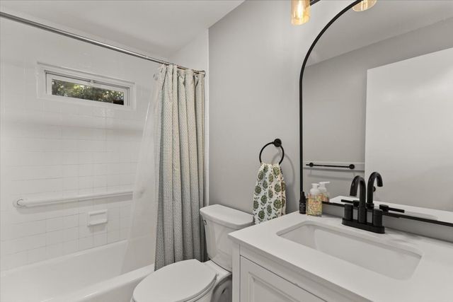 109 Lincoln Rd, Rockland, MA 02370