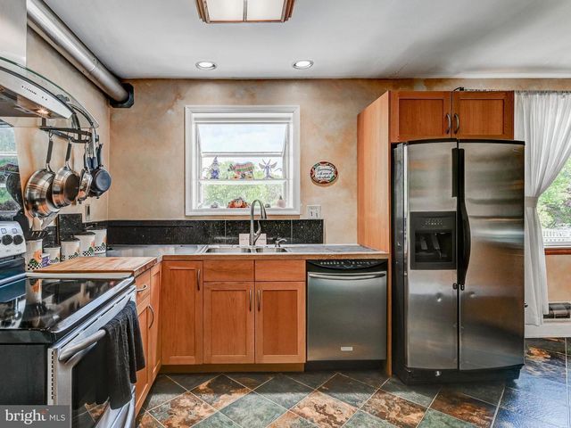 2922 CUB HILL RD, Baltimore, MD 21234