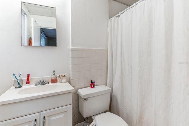 1233 OAK STREET NE, St Petersburg, FL 33701