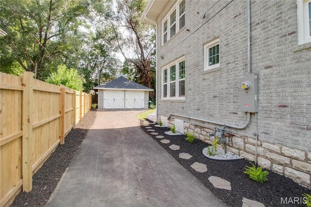 2619 Hillcrest Avenue, Alton, IL 62002