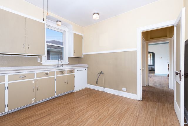 9419 S 54th Avenue, Oak Lawn, IL 60453