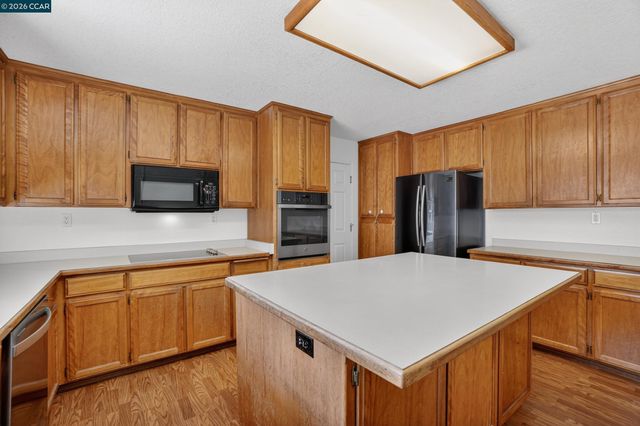 1836 Farm Bureau Rd, Concord, CA 94519