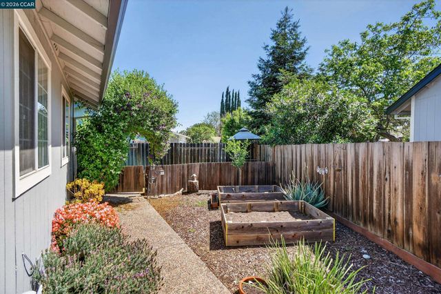 1836 Farm Bureau Rd, Concord, CA 94519