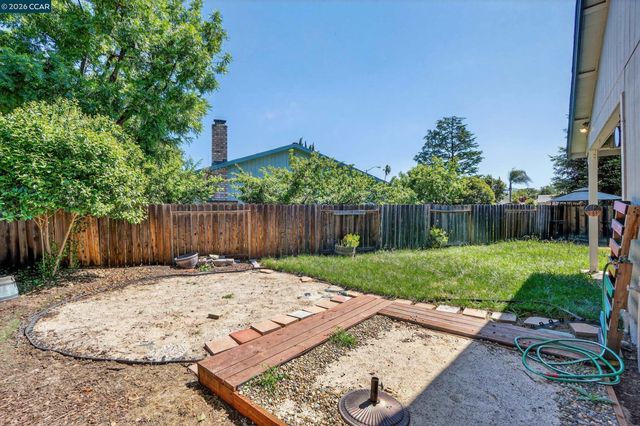 1836 Farm Bureau Rd, Concord, CA 94519