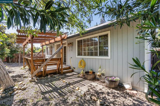 1836 Farm Bureau Rd, Concord, CA 94519