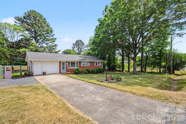 79 Walnut Street, Badin, NC 28009