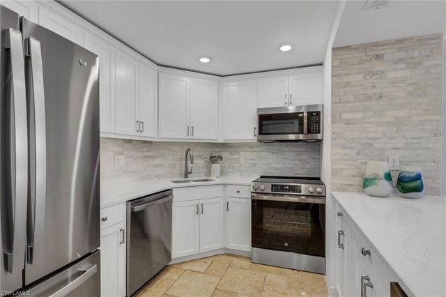 5 Bluebill AVE 504, Naples, FL 34108
