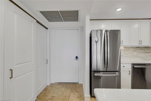 5 Bluebill AVE 504, Naples, FL 34108