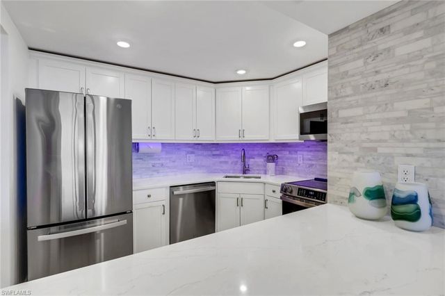 5 Bluebill AVE 504, Naples, FL 34108