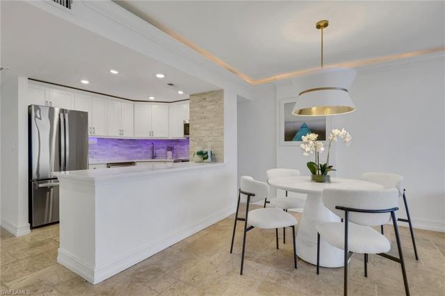 5 Bluebill AVE 504, Naples, FL 34108