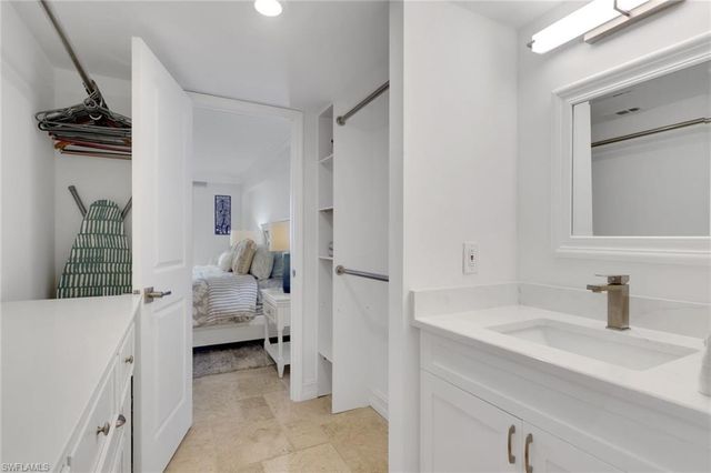 5 Bluebill AVE 504, Naples, FL 34108