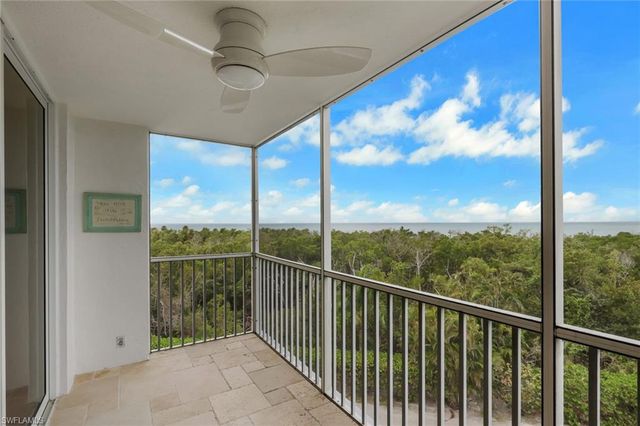 5 Bluebill AVE 504, Naples, FL 34108