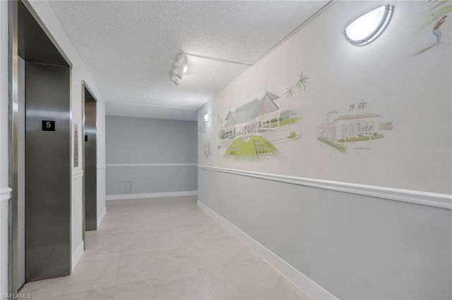 5 Bluebill AVE 504, Naples, FL 34108